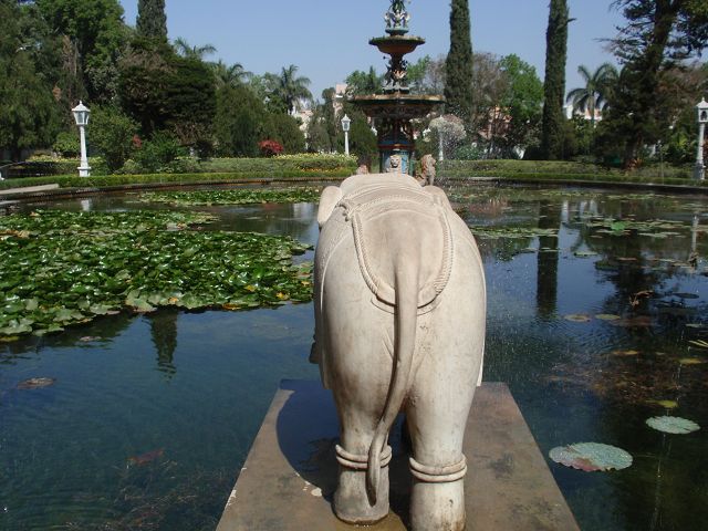 SahelionKiBari Bagh Garten + Swimmingpool für die Prinzessinen